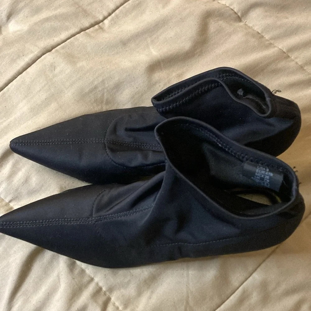 💛NWOT Predictions Black booties 9 - Picture 2 of 6